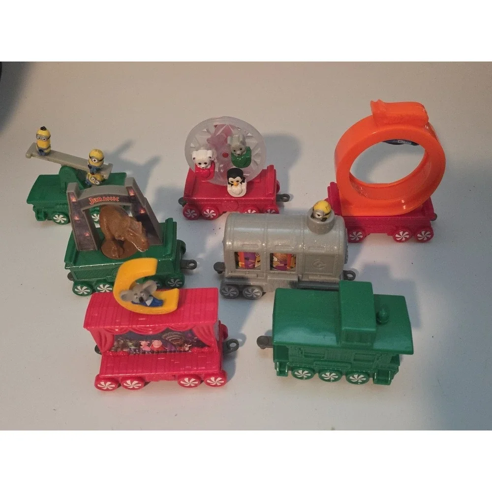 McDonalds 2017 Happy Meal Holiday Express Train‎ Lot of 7 Engine Caboose Cars
